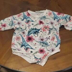 🐻 SHEIN Kids Bodysuit with Blue Dinosaurs and Pink Flowers